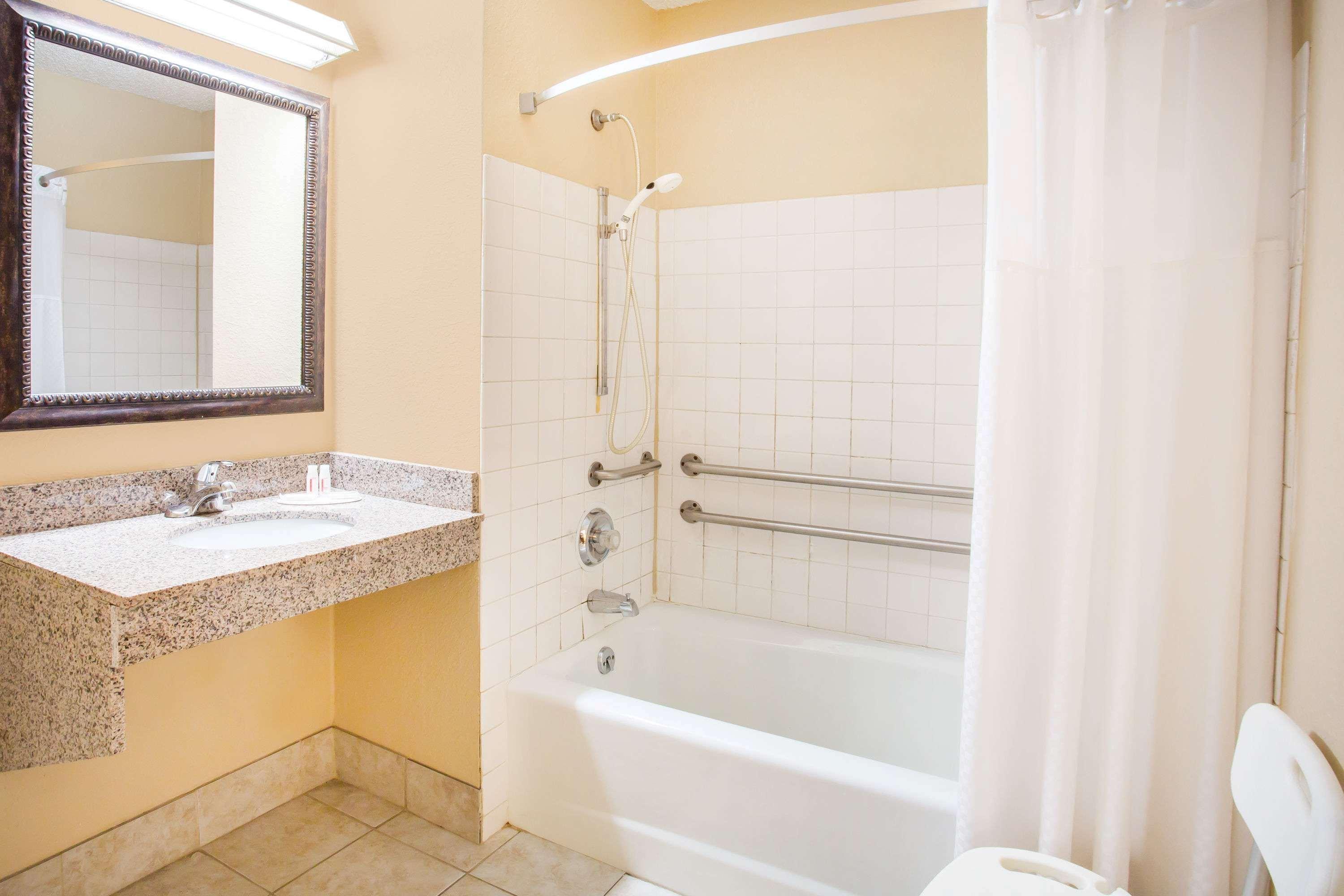 Super 8 By Wyndham Harrisonburg Motel Ngoại thất bức ảnh