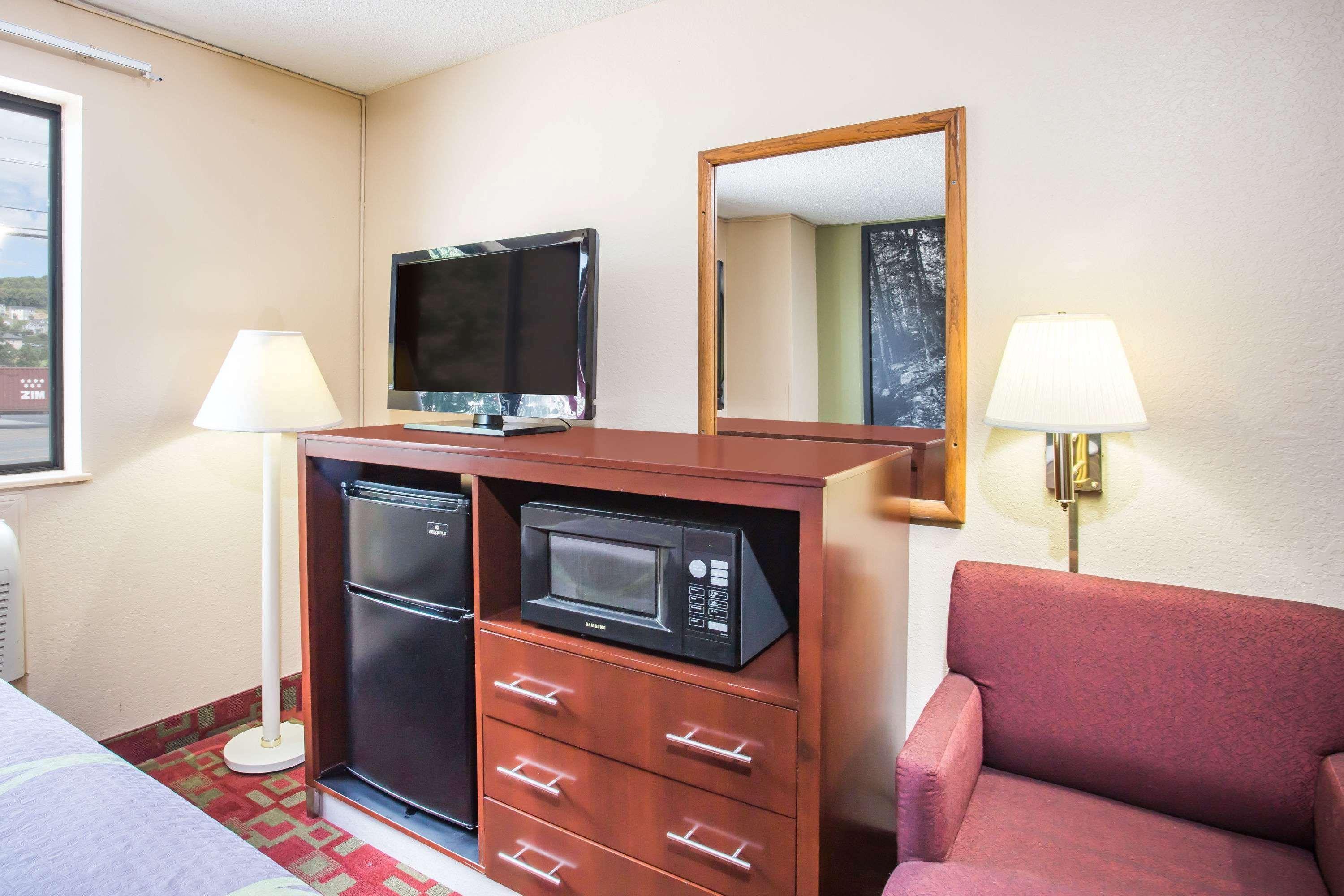 Super 8 By Wyndham Harrisonburg Motel Ngoại thất bức ảnh