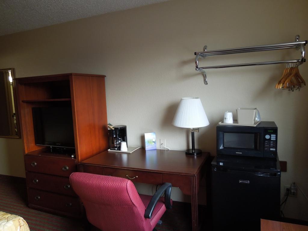 Super 8 By Wyndham Harrisonburg Motel Ngoại thất bức ảnh
